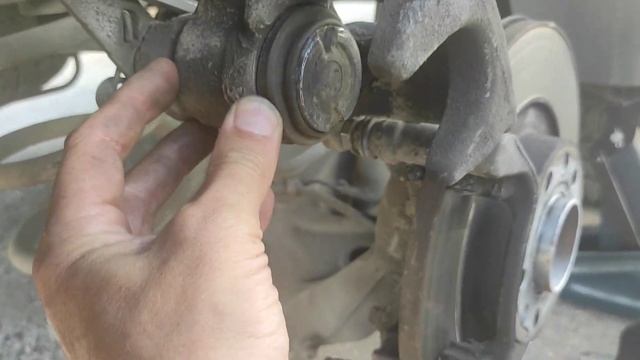 Пежо Эксперт, замена тормозных колодок (задних) смотреть онлайн