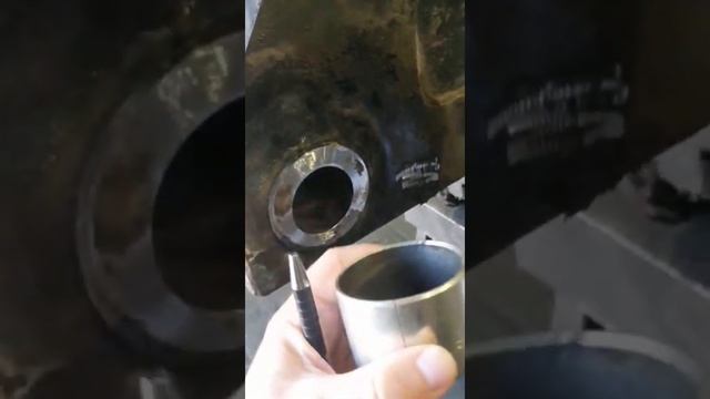 Восстановление отверстий под нестандартные втулки стрелы КМУ Hiab 190 смотреть онлайн