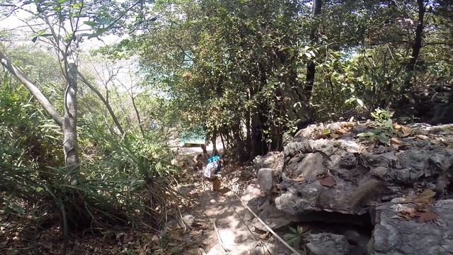 Phi Phi - Walking to Nui Bay. смотреть онлайн