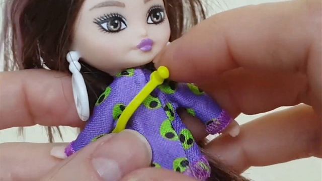 Обзор куклы Barbie Extra Mini Minis смотреть онлайн