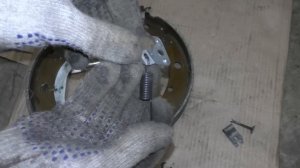 VW Polo Sedan & Skoda Rapid - Замена задних тормозных колодок