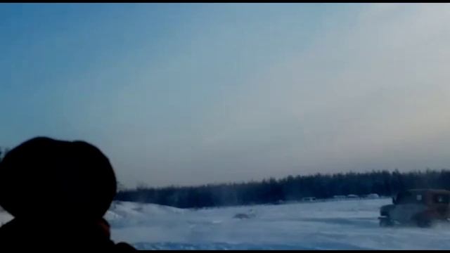 В Якутии УАЗы летают по сугробам смотреть онлайн