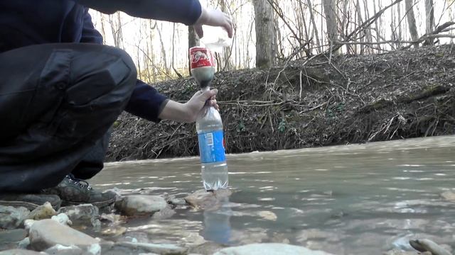 ♒ САМОДЕЛЬНЫЙ ФИЛЬТР для воды (эксперимент в походе) - очистка грязной воды от примесей смотреть онлайн