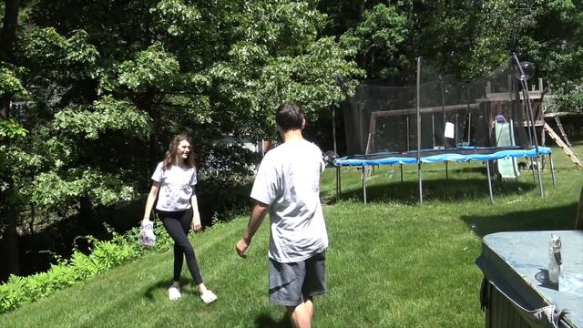 Glove A Bubble! Fun Bubble Glove Wand makes AMAZING Bubbles! | Kelli Maple смотреть онлайн