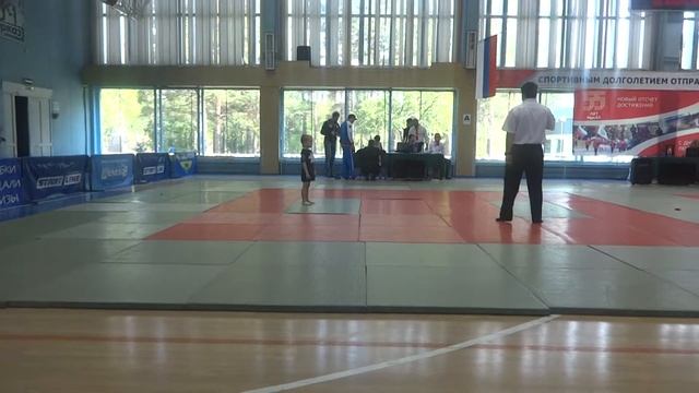 Бекшаев Артур ( 5 лет Панкратион г. Ангарск ) 2017-05-14 г. Шелехов. Мои первые соревнования смотреть онлайн