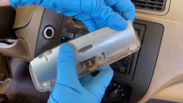 How to replace an interior dome light & locate a blown dome light fuse on a Ford Focus. Episode 27. смотреть онлайн