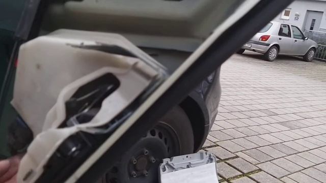 Фольксваген Гольф 5. Снимаем дверной замок. смотреть онлайн