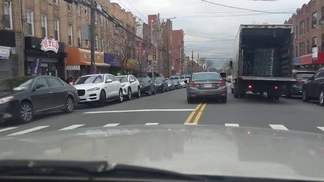 NYC Drive: Ford Crown Victoria explores 8th Avenue Brooklyn Chinatown (布魯克林八大道唐人街) смотреть онлайн