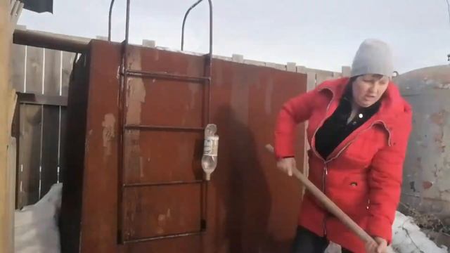 Первые, обязательные работы, на дачном участке. Дачный влог #1 смотреть онлайн