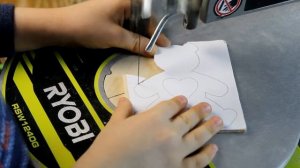 Выпиливание на лобзиковом станке. Подарки из фанеры своими руками.