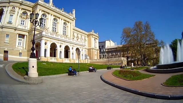 Exterior of Opera and Ballet Theater in Odessa [CC] смотреть онлайн