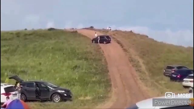 МАШИНА ЛЕТИТ В ТОЛПУ ЛЮДЕЙ//АСЛЫКУЛЬ 2020 //ЧП АСЛЫКУЛЬ смотреть онлайн