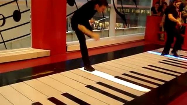 "Fur Elise" on The Big Piano at FAO Schwarz смотреть онлайн