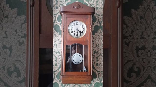 Часы настенные с четвертным боем Gustav Becker. смотреть онлайн