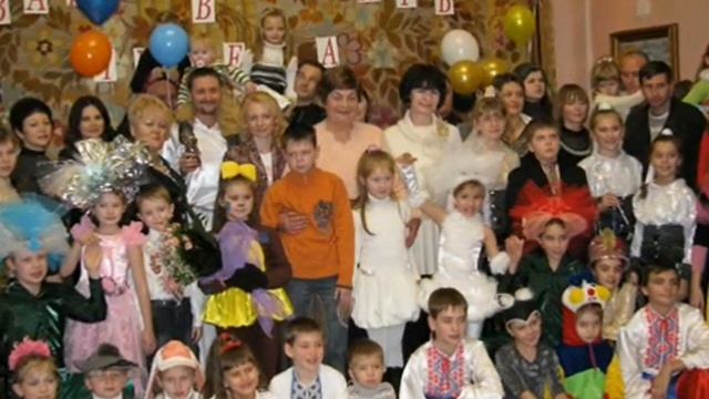 ЖИВИ, ЛЮБОВЬ!(1995г.) Стихи Таис Лещинской(читает автор). Музыка "ВАЛЬС"Александра Сычёва,Николаев. смотреть онлайн