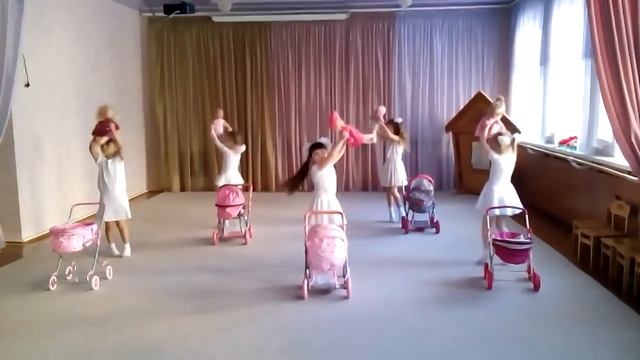 Средняя группа (4,5-5 лет) репетиция перед утренником 8 Марта смотреть онлайн