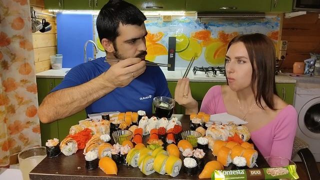 МУКБАНГ СУШИ РОЛЛЫ? ??ЧУТЬ НЕ СПАЛИЛ ДОМ ?СЪЕЛИ ВСЕ РОЛЛЫ ? смотреть онлайн