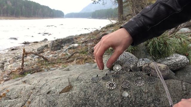 Славянские обереги из серебра в солнце с орнаментом смотреть онлайн