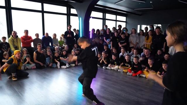 Alex vs Варвара | 1/4 | ELECTRO KIDS | BSB 2022 смотреть онлайн