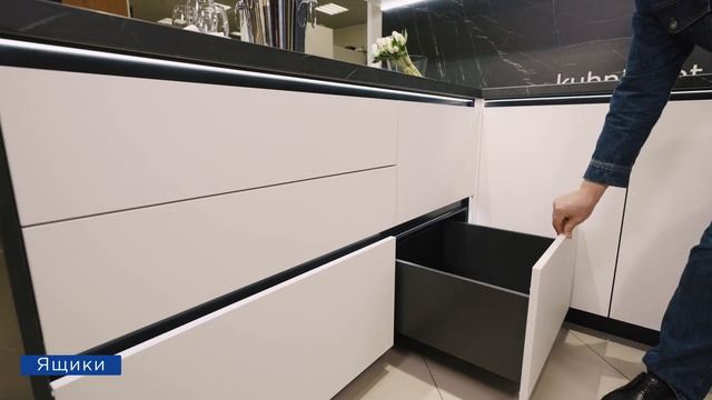 Обзор кухни с реечными фасадами. Черно-белая кухня. смотреть онлайн