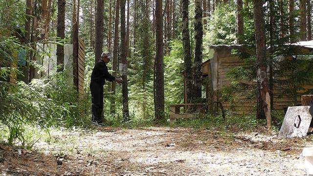 Русские ЖИВУТ В ЛЕСУ! Russian survival. Строю ЗЕМЛЯНКУ. Дом под землёй. смотреть онлайн