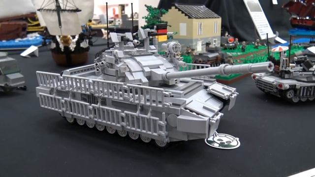Custom LEGO Python Military Tank | BrickCon 2016 смотреть онлайн