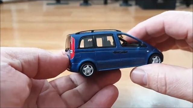 Mercedes Benz Vaneo 1:43