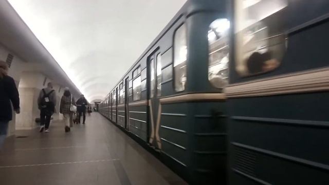 81-717/714 На станции Октябрьская смотреть онлайн