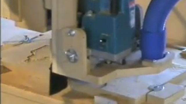 Craftsman 900 CNC Router at work....... смотреть онлайн