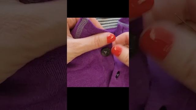 #shortsvideo Посмотрите как легко можно зашить дырки на одежде смотреть онлайн