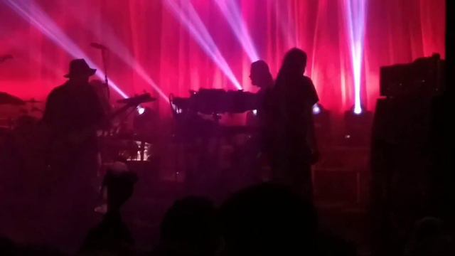 Linde Lindstrom Solo With Burton Synth Outro HOB Chicago 11/10/17 смотреть онлайн
