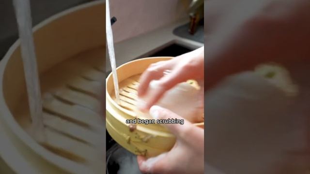 How To Use Scrub Daddy To Clean Your Soup Dumpling Bamboo Steamer - MìLà смотреть онлайн