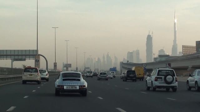 classic Porsche 911on Sheikh Zayed Road 2 (Sony HDR-XR150E) смотреть онлайн