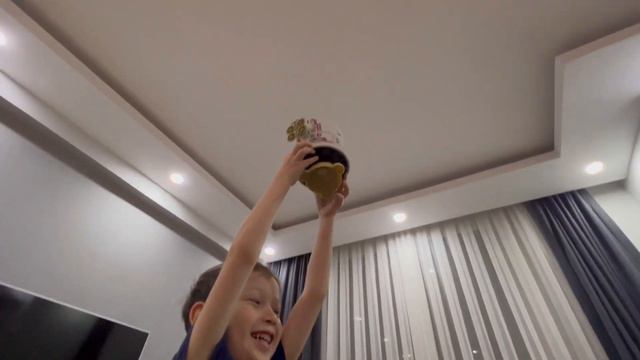 ПОЛЁТ В КОСМОС. Распаковка новой и крутой игрушки—КОСМОНАВТ с космолетом. смотреть онлайн