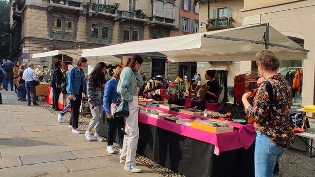 Autumn Street Fashion in MILAN, ITALY смотреть онлайн