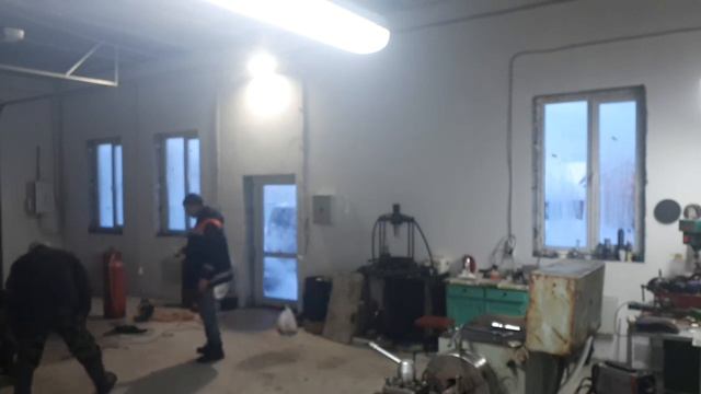 чистил снег, растолкал фуры, и в гораж к Леониду Шитову смотреть онлайн