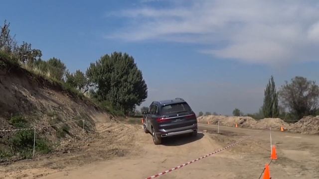 BWM  Х7  на оффроаде