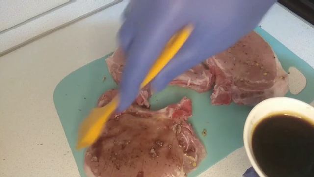 Свиная корейка на кости в духовке. Очень простой, но очень вкусный рецепт! смотреть онлайн