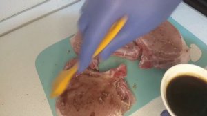 Свиная корейка на кости в духовке. Очень простой, но очень вкусный рецепт!