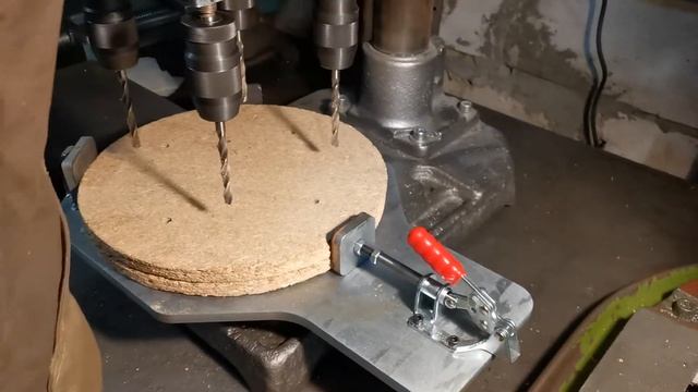 Четырехшпиндельный сверлильный патрон. Сверление 4х отверстий в сидушки табурета. multi-spindle hea смотреть онлайн