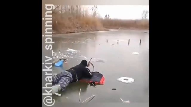 #ribaki-prikoli-na-ribalke-zimoy-zimnyaya-ribalka-prikoli.