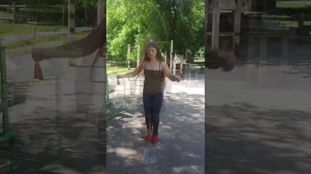 ЗАРУБА НА СКАКАЛКЕ: МАСТЕР РУКОПАШКИ vs МАСТЕР ТАНЦЕВ! смотреть онлайн