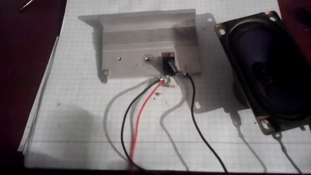 Как сделать усилитель звука простой на одном транзисторе.