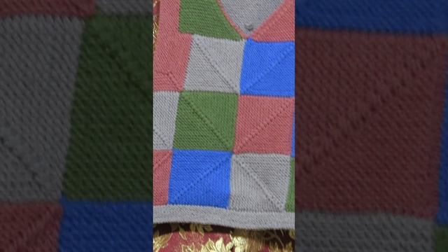 Жилет в стиле печворк связанный на спицах