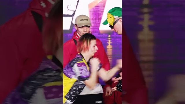 Иван Золо замахнулся на Эдварда Била смотреть онлайн