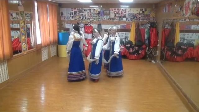 "Метелица" стилизованный русский народный хоровод. Народный анс. "В Мире Танца" ТГУ г. Мичуринск смотреть онлайн
