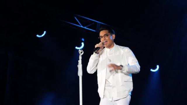 Afgan - Versace On The Floor at Java Jazz 2017 смотреть онлайн