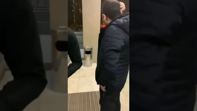 ЧЕЧЕНСКИЙ ОХРАННИКИ МОЛОДЦЫ смотреть онлайн