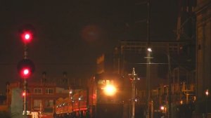 Красивое видео железнодорожный транспорт в Америке. Красивые тепловозы везут двухэтажные поезда