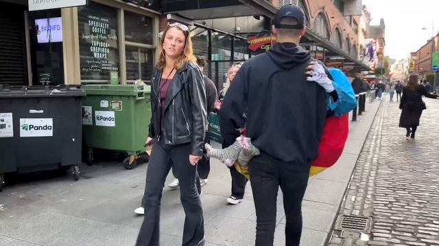 We scared the Singer Allie Sherlock. Clown Prank смотреть онлайн